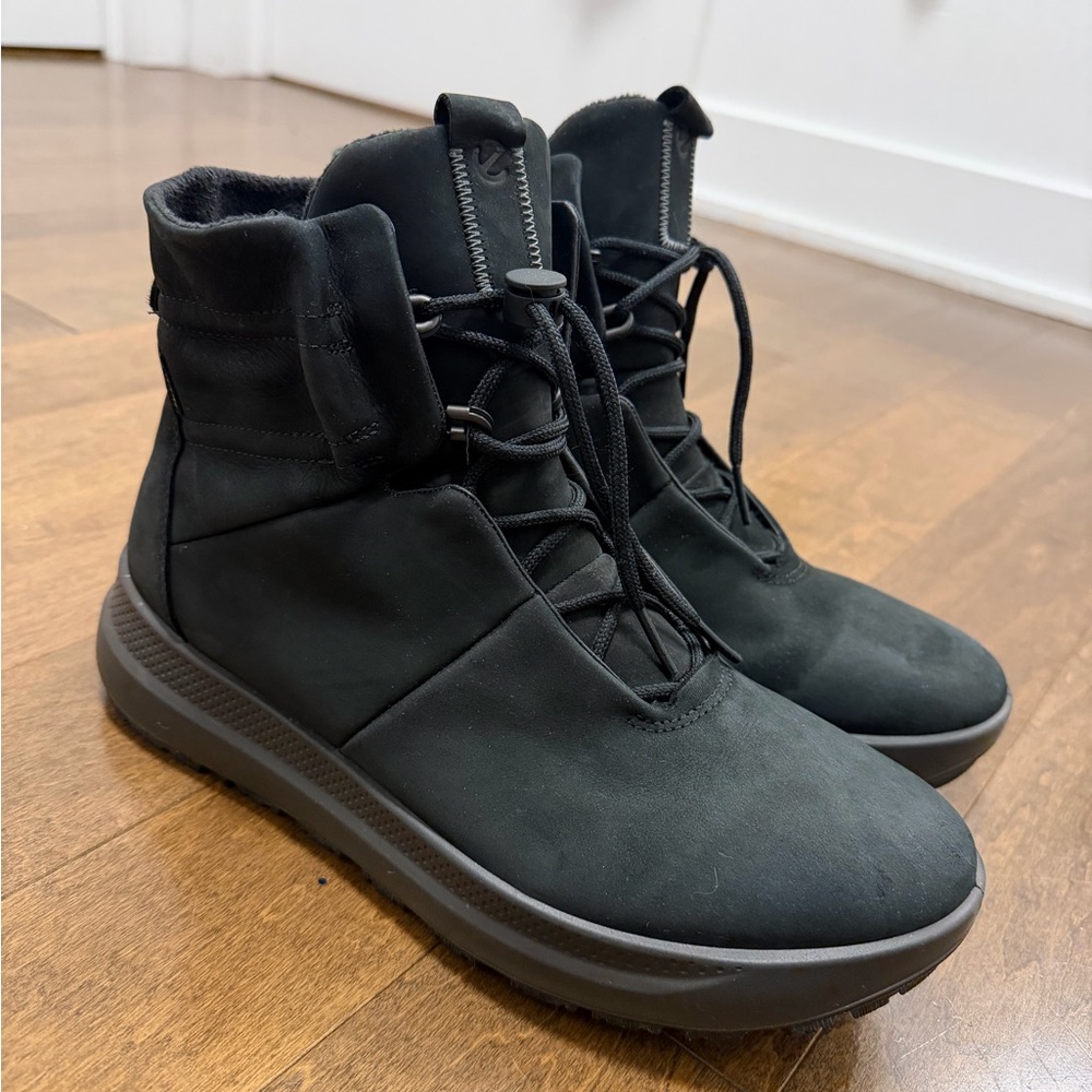 Ecco Women's Black Winter Boots